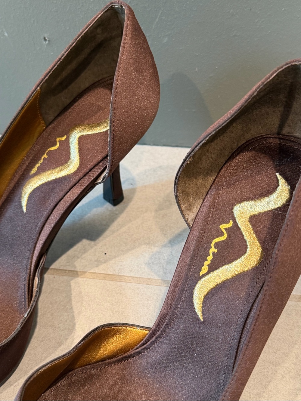 Nina Brown Satin Pointed-Toe Floral Beaded Women's Pumps 7.5 NWOT - Picture 6 of 17